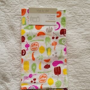 Vive la Vie! Tea/Dish Towels- 2 Pack- New!